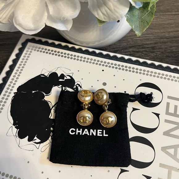 Chanel Vintage Gold CC Logo Faux Pearl Dangle Clip On Earrings